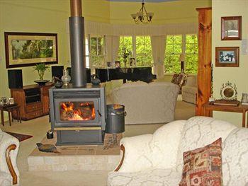Noosa Valley Manor Bed & Breakfast Doonan